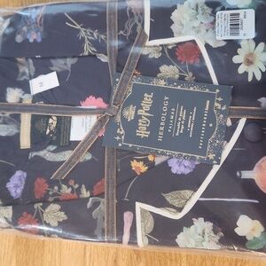 Pottery Barn Harry Potter Teen Pajamas..super cute. Very soft. Dark Navy.floral